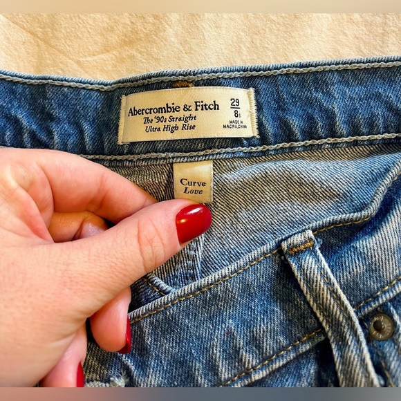 Abercrombie & Fitch Curve Love Ultra High Rise 90s Straight Jeans - Picture 2 of 4